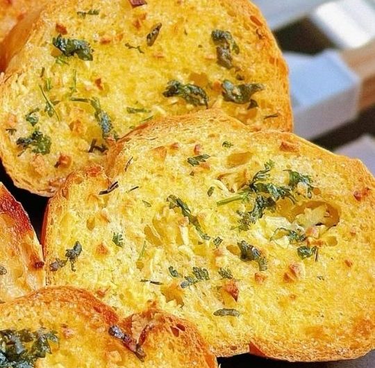 Easy Homemade Garlic Bread Recipe