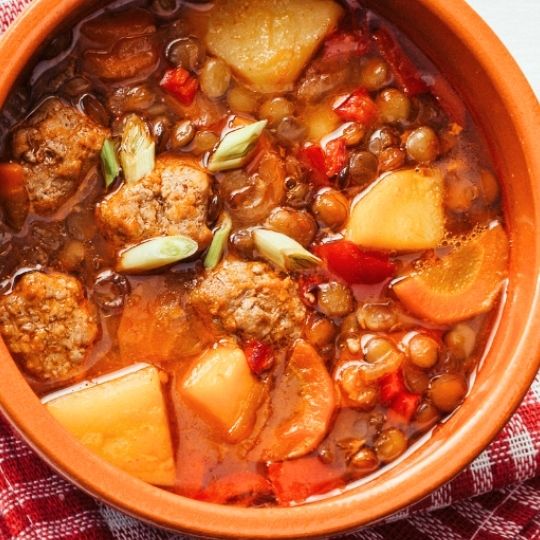 when the weather starts getting colder, all I want is something hearty, warming, and full of good nutrients. That’s where this meatball and lentil soup comes in—it’s comforting, filling, and has a nice balance of protein, fiber, and veggies to keep you satisfied.