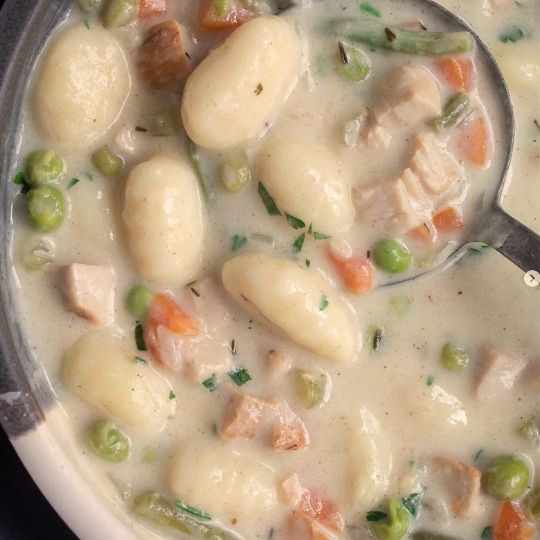 Olive Garden-Style Chicken and Gnocchi Soup