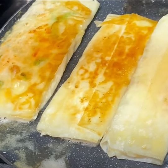 Pan-Fried Chicken and Cheese Phyllo Pastries
