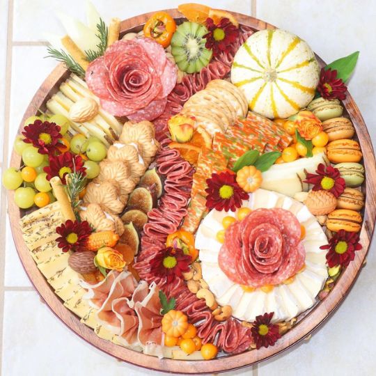 The Abundant Autumn Circle Board